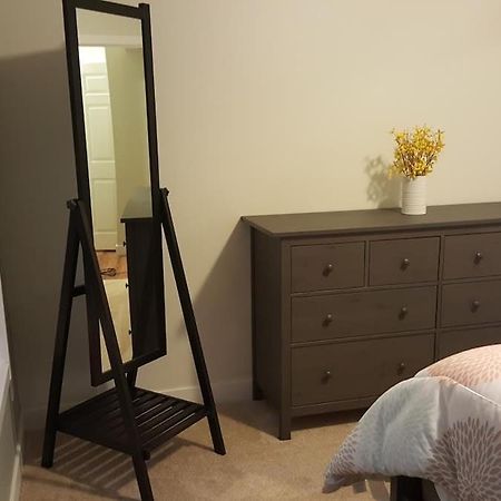 Modern And Pristine Condo -By The Gt Commons Травърс Сити Екстериор снимка