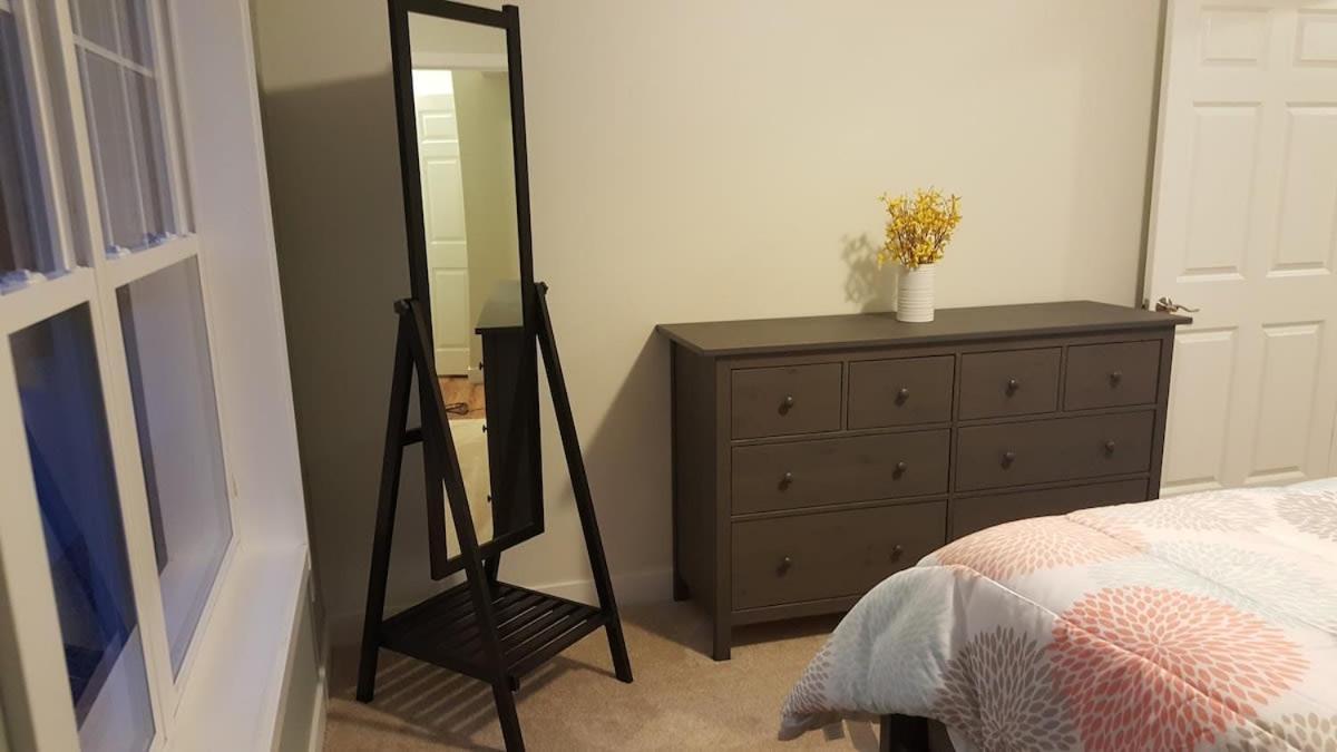 Modern And Pristine Condo -By The Gt Commons Травърс Сити Екстериор снимка